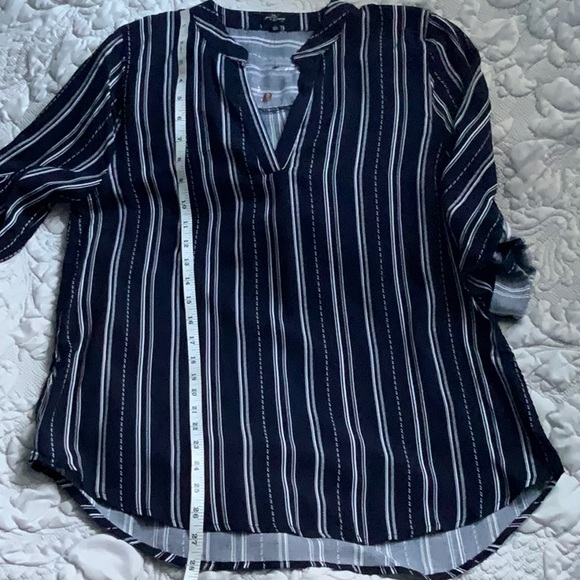 NWT Milk & Honey ladies v-neck top in size L - Picture 9 of 9